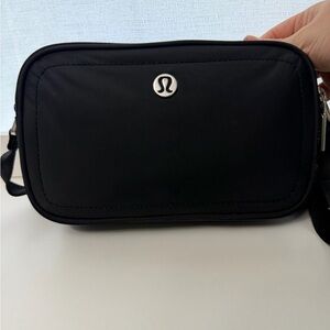 Lululemon Crossbody camera bag 2l